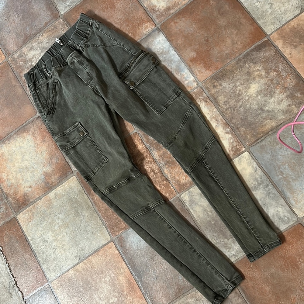 Grace & Lace cargo moto skinny jeans size Medium olive green